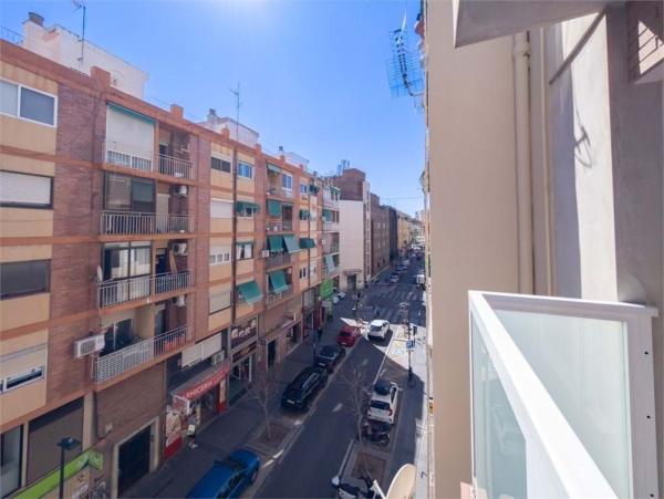 Sale of flat in Barrio Carolinas Altas, Alicante
 photo 1