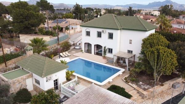 Independent chalet for sale in Los Girasoles, San Vicente del Raspeig
photo 1