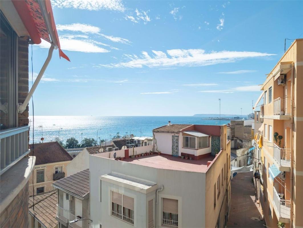Venta de piso en Barrio Raval Roig-Virgen del Socorro, Alicante / Alacant
photo 1