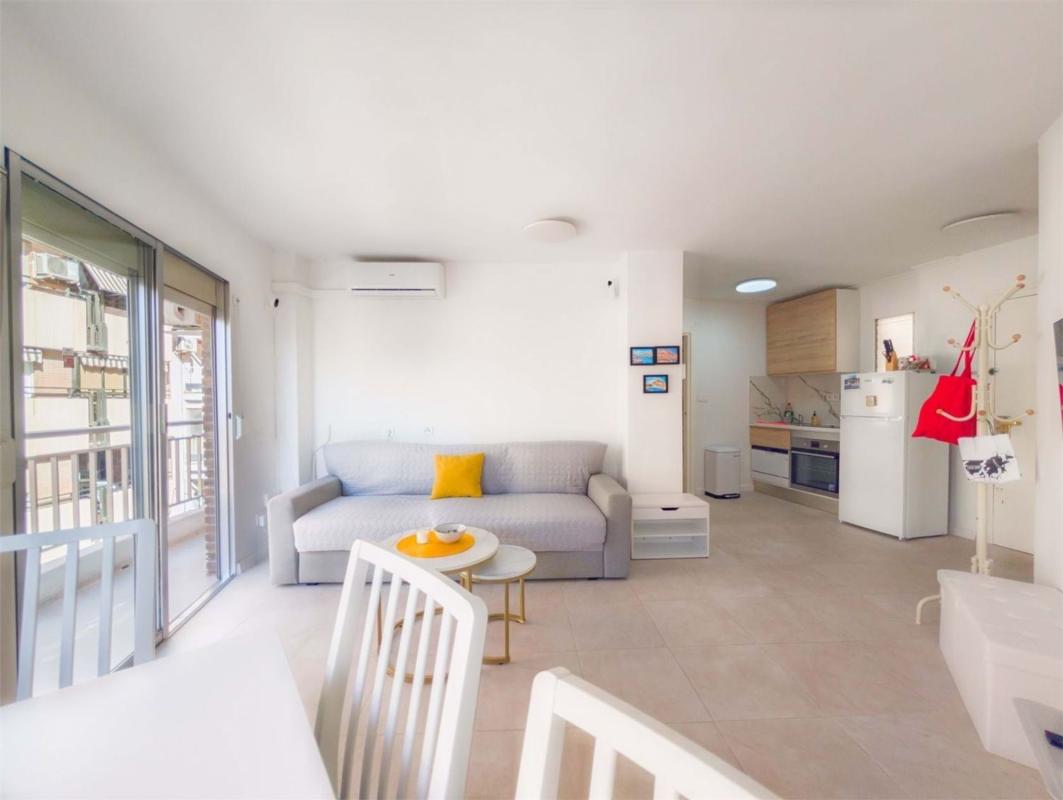 Venta de piso en Barrio Raval Roig-Virgen del Socorro, Alicante / Alacant
photo 2