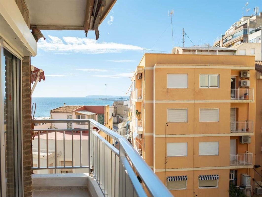 Venta de piso en Barrio Raval Roig-Virgen del Socorro, Alicante / Alacant
photo 4