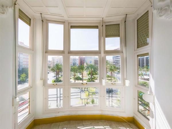 Sale of flat in Barrio Centro Tradicional, Alicante
 photo 2