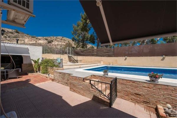 Chalet independiente en venta en Jubalcoi-Saladas, Elche / Elx
photo 1