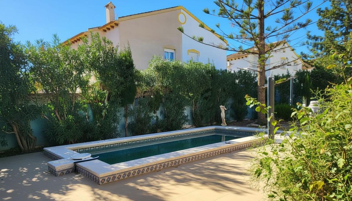 Продажа отдельного шале в  Barrio Playa Flamenca, Ориуэла photo 2
