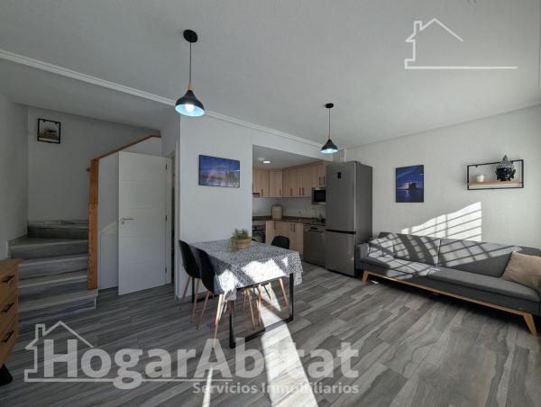Chalet adosado en calle Biar photo 2