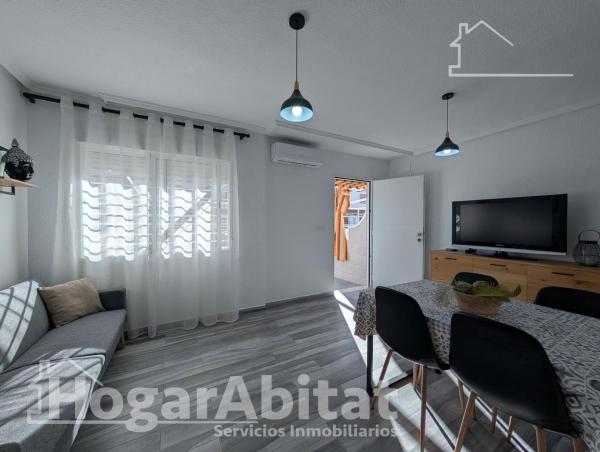 Chalet adosado en calle Biar photo 3