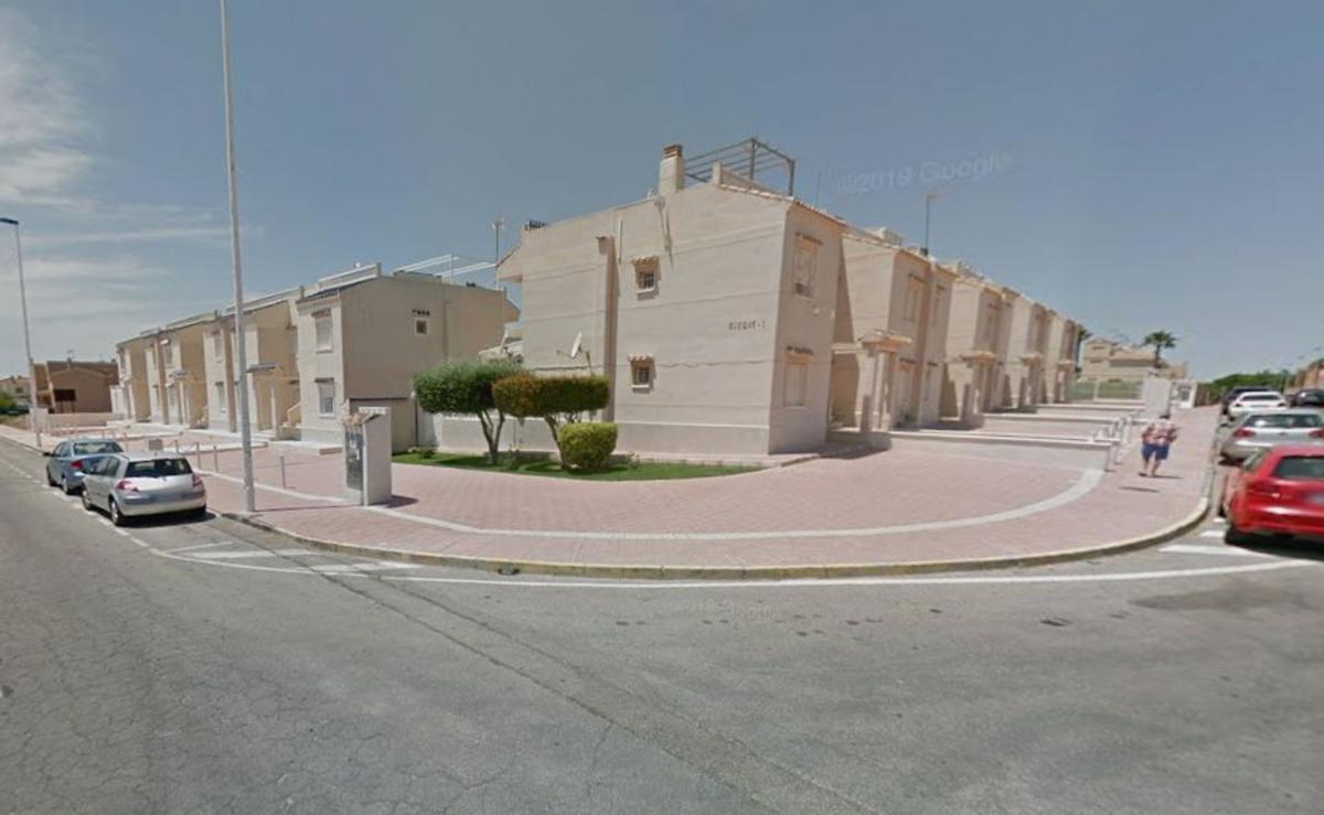 Продажа квартиры на Calle Alborán, Торревьеха
photo 1