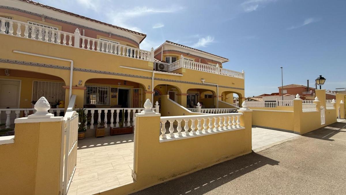 Venta de chalet adosado en Calle del Gorrion , Orihuela photo 1
