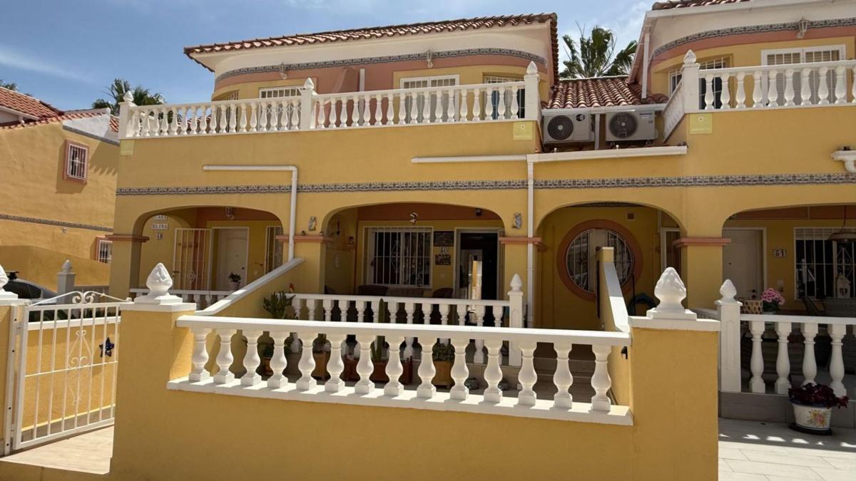 Venta de chalet adosado en Calle del Gorrion , Orihuela photo 2