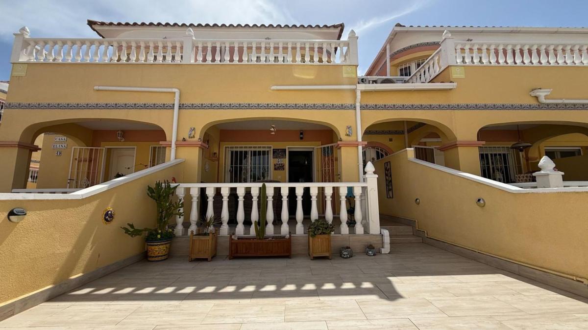 Venta de chalet adosado en Calle del Gorrion , Orihuela photo 3
