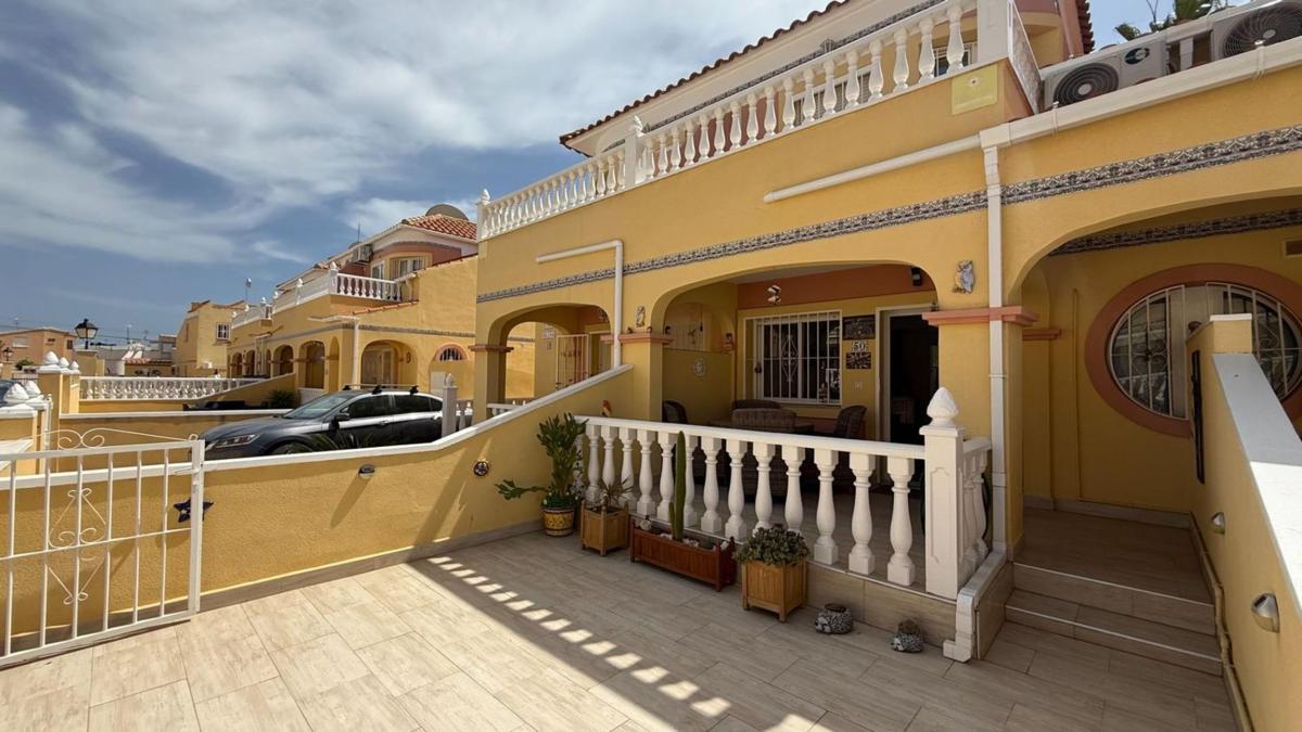 Venta de chalet adosado en Calle del Gorrion , Orihuela photo 4
