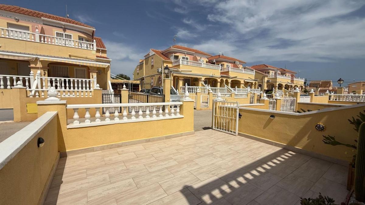 Venta de chalet adosado en Calle del Gorrion , Orihuela photo 5