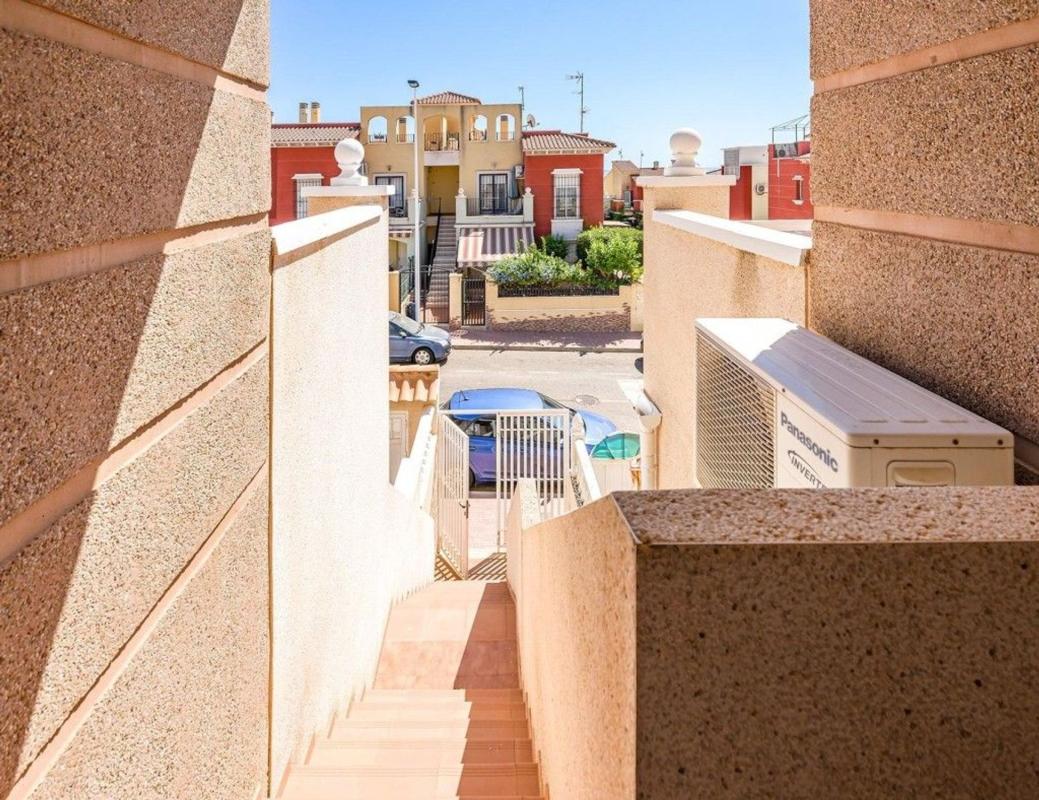 Sale of independent chalet in Barrio Aguas Nuevas, Torrevieja
 photo 2