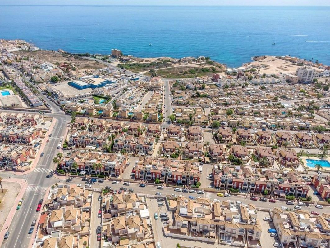 Sale of independent chalet in Barrio Aguas Nuevas, Torrevieja
 photo 5