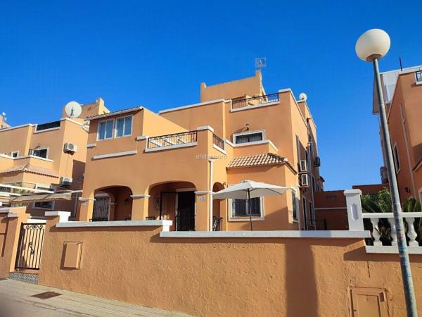 Chalet adosado photo 1