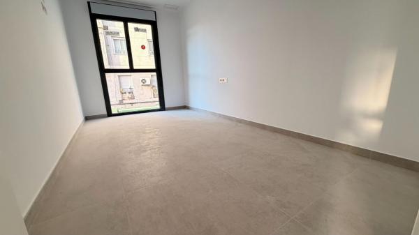 Sprzedaż mieszkania w Barrio San Crispín, Elche / Elx
 photo 4