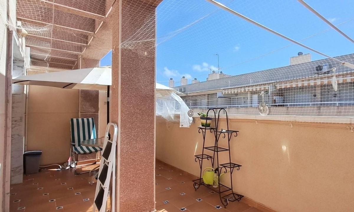 Venta de ático en ኡርባኒሳሲኦን ፓርኬ ዴ ላስ ናሲኦኔስ, Torrevieja photo 3