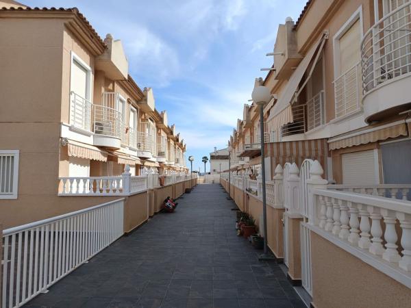 Chalet adosado thumbnail 1