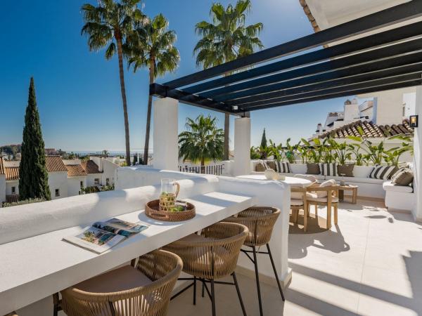Duplex en venta en Calle Haza del Conde, 11 B, Marbella photo 1