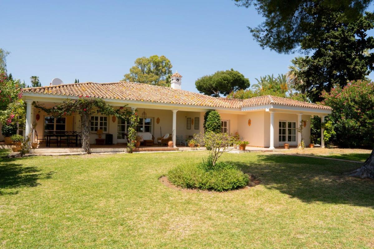 Продажа отдельного шале в Calle Hortensia, 1, Эстепона photo 1
