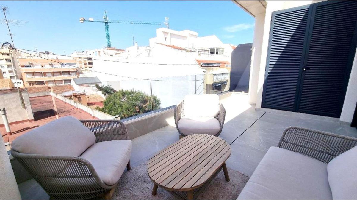 Venta de ático en Calle Ulpiano, Torrevieja photo 2
