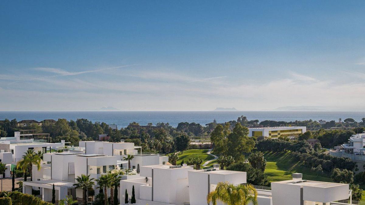 Sale of apartment in Los monter, Marbella
 photo 2