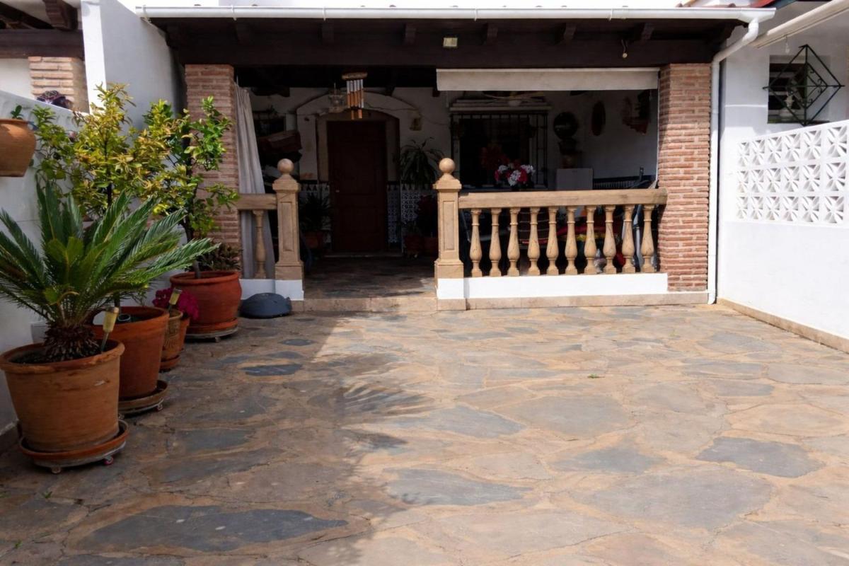 Sprzedaż szeregowego domku w Barrio Zona Calvario , Estepona photo 1