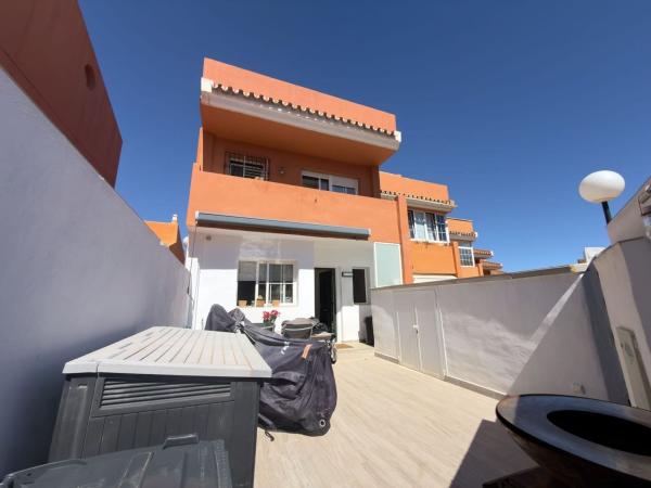 Chalet adosado en calle Anemona s/n photo 1