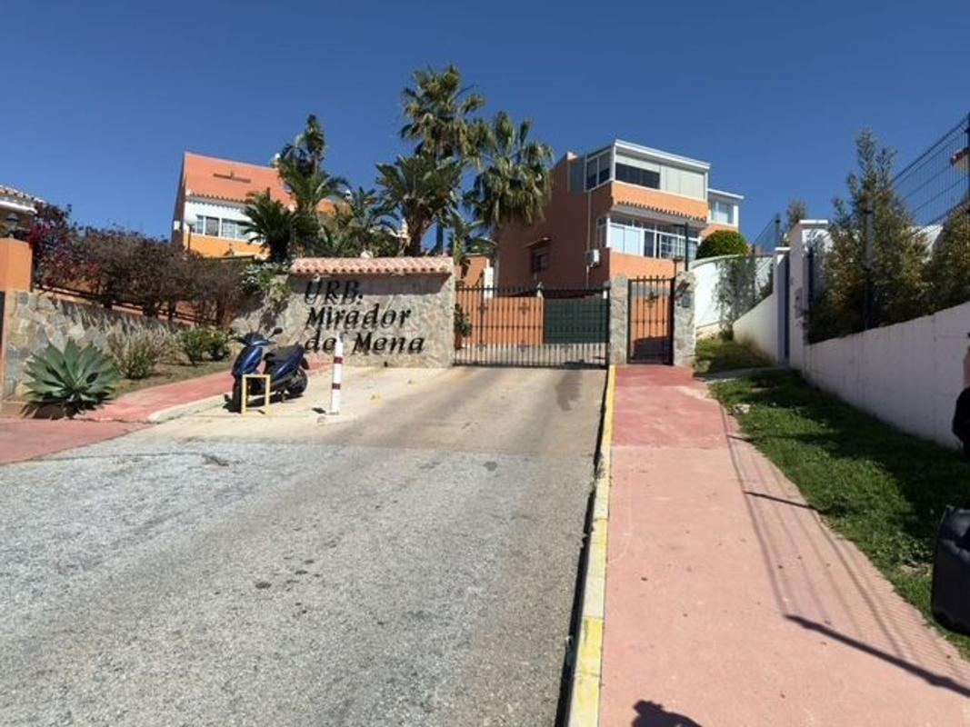 Venta de chalet adosado en  Calle Anemona s/n , Benalmádena photo 2