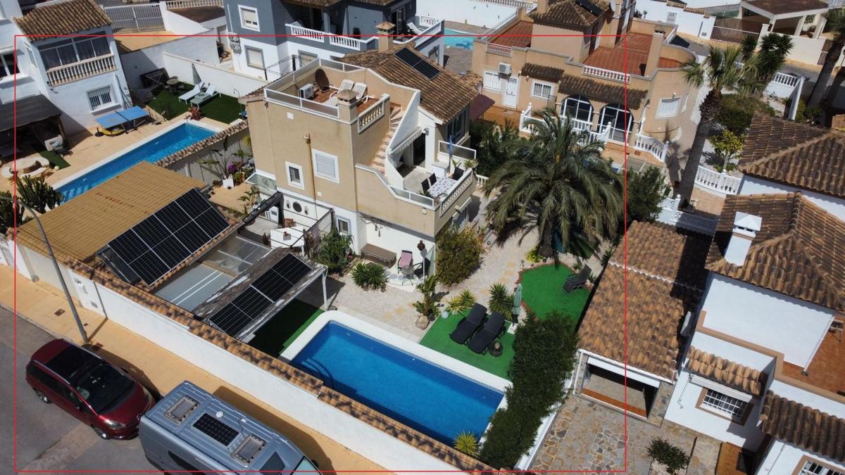 Sprzedaż niezależnego domku jednorodzinnego w Calle Marbella, 74, San Miguel de Salinas photo 1
