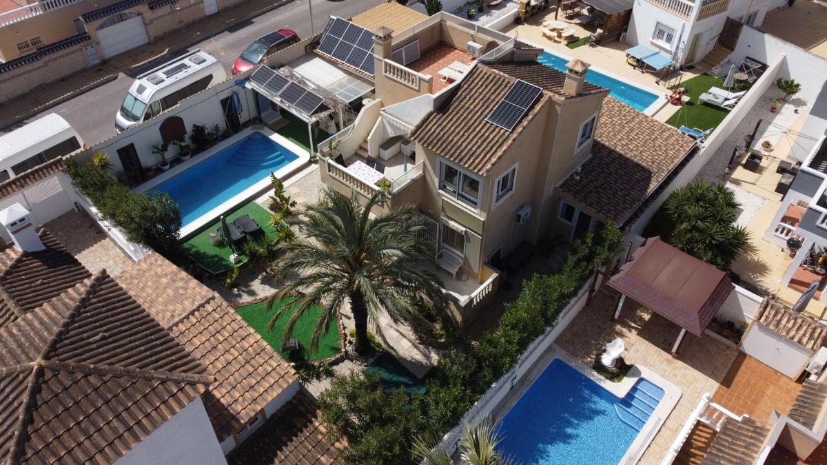 Sprzedaż niezależnego domku jednorodzinnego w Calle Marbella, 74, San Miguel de Salinas photo 2
