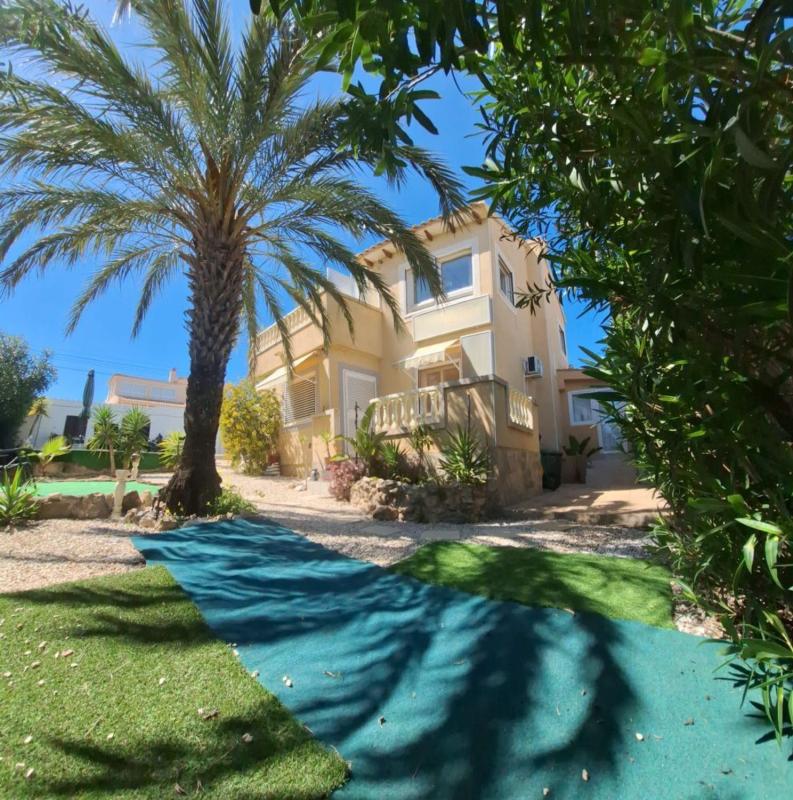 Sprzedaż niezależnego domku jednorodzinnego w Calle Marbella, 74, San Miguel de Salinas photo 3