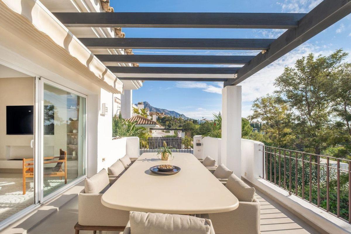 Venta de ático en Barrio Los Naranjos, Marbella photo 1