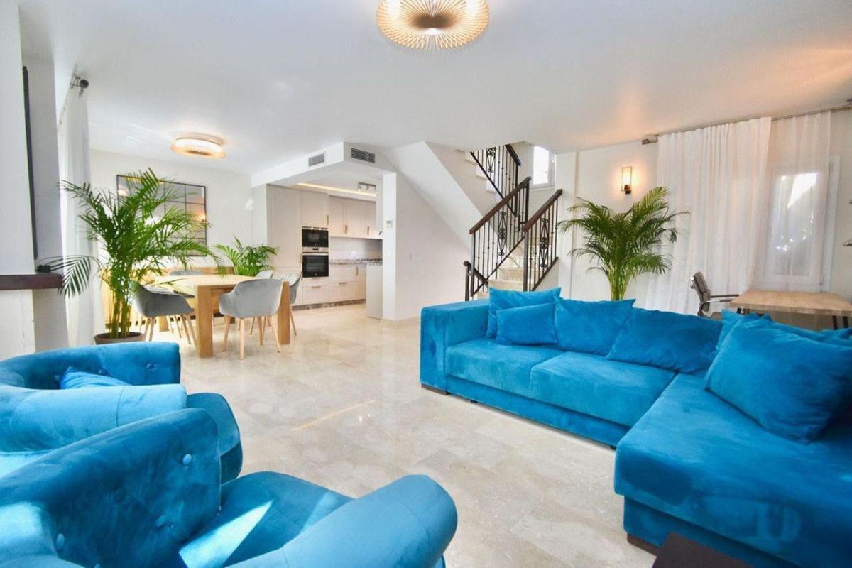 Venta de chalet adosado en Barrio Nueva Andalucía , Marbella photo 2