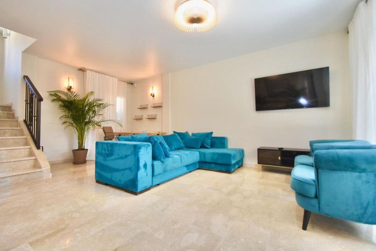 Venta de chalet adosado en Barrio Nueva Andalucía , Marbella photo 3