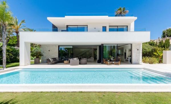 Independent chalet for sale in Avenida Murcia, Marbella
photo 1