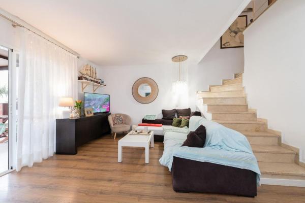 Chalet adosado en calle Verdial photo 1