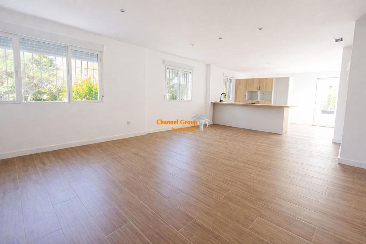 Sale of independent chalet in La Hoya-Daimes-El Derramador, Elche / Elx
 photo 2