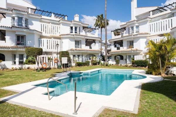 Sprzedaż mieszkania w Urbanización Los Naranjos de Marbella, 20 -14, Marbella
 photo 2