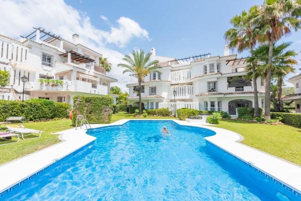 Sprzedaż mieszkania w Urbanización Los Naranjos de Marbella, 20 -14, Marbella
 photo 3