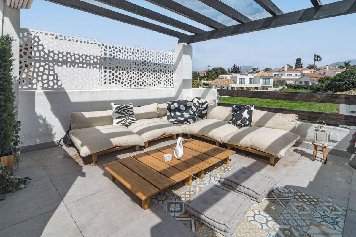 Venta de chalet adosado en LAS MIMOSAS-L VISTA PLAYA , Marbella photo 2