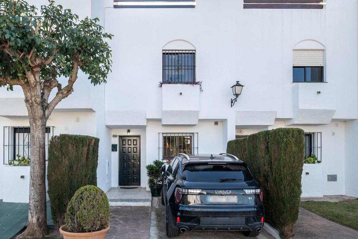 Venta de chalet adosado en LAS MIMOSAS-L VISTA PLAYA , Marbella photo 3