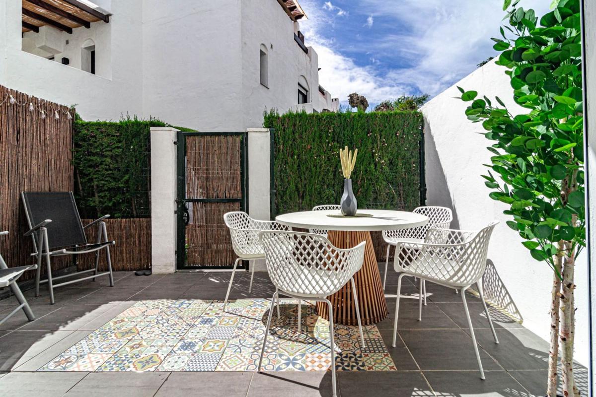 Venta de chalet adosado en LAS MIMOSAS-L VISTA PLAYA , Marbella photo 4