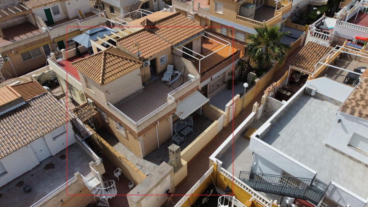 Sprzedaż szeregowego domku w Calle la Sagra , Torrevieja photo 1