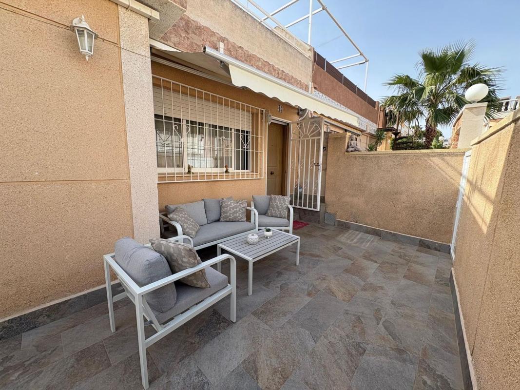 Sprzedaż szeregowego domku w Calle la Sagra , Torrevieja photo 2