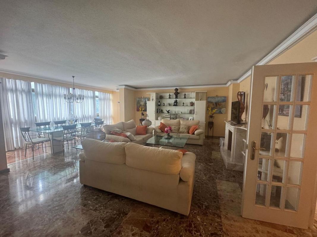 Sale of apartment in Plaza de la Unión Europea, Torremolinos
photo 1