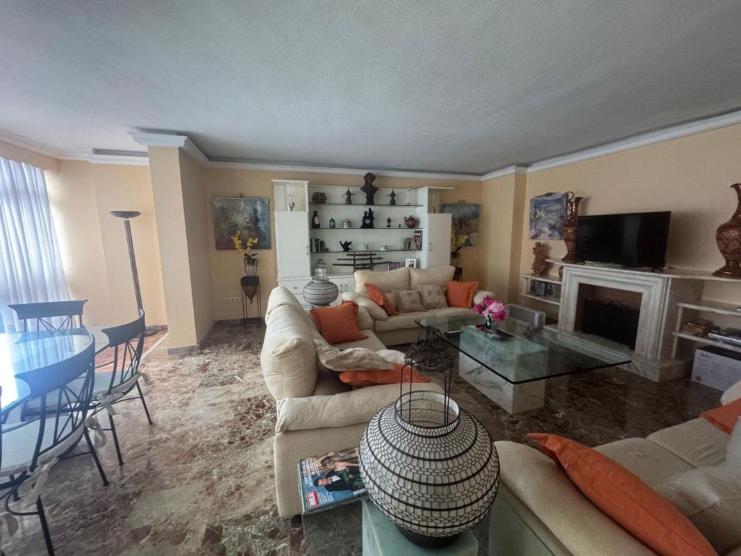 Sale of apartment in Plaza de la Unión Europea, Torremolinos
photo 4