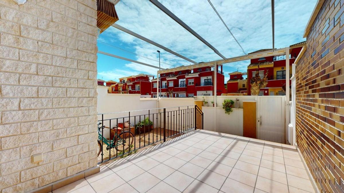 Venta de chalet adosado en  Calle Margarita Salas , Pilar de la Horadada photo 3