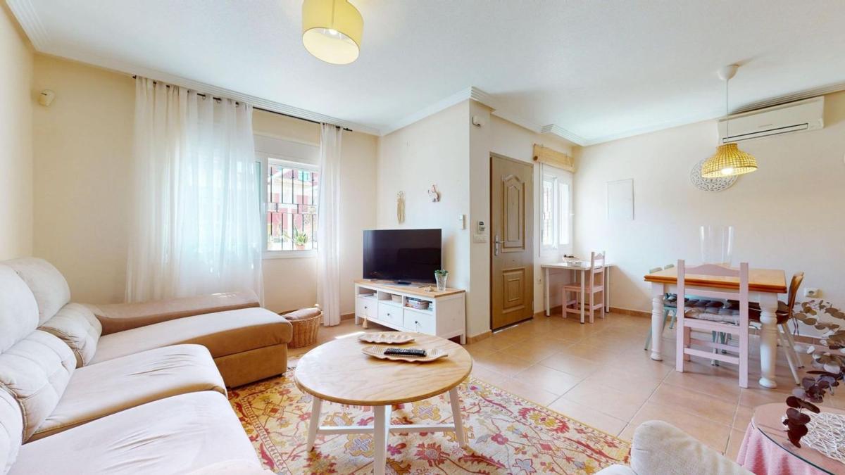 Venta de chalet adosado en  Calle Margarita Salas , Pilar de la Horadada photo 4