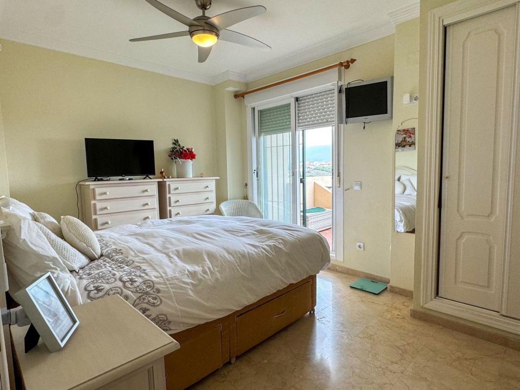 Sale of townhouse in  Urbanizacion Vizcarronda la , Manilva photo 4